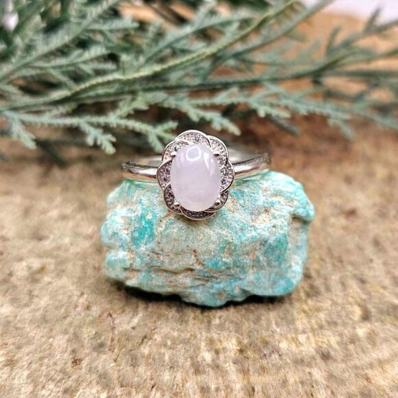 Beautiful Nature White Chalcedony Flower Band Adjustable Ring - Picture 2 of 10